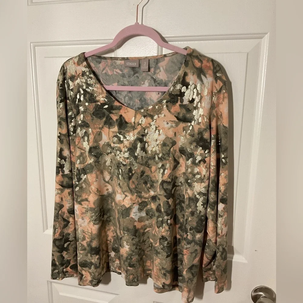 Chicos Floral V Neck Top Size 3 XL Metallic Detail Blouse - Picture 9 of 9